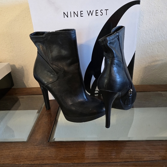 Nine West size 7 Izzabella platform stilleto bootie. - Picture 4 of 8
